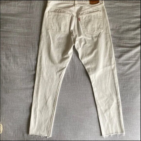 Levi 501 White Jeans Ripped Hem - Picture 9 of 11